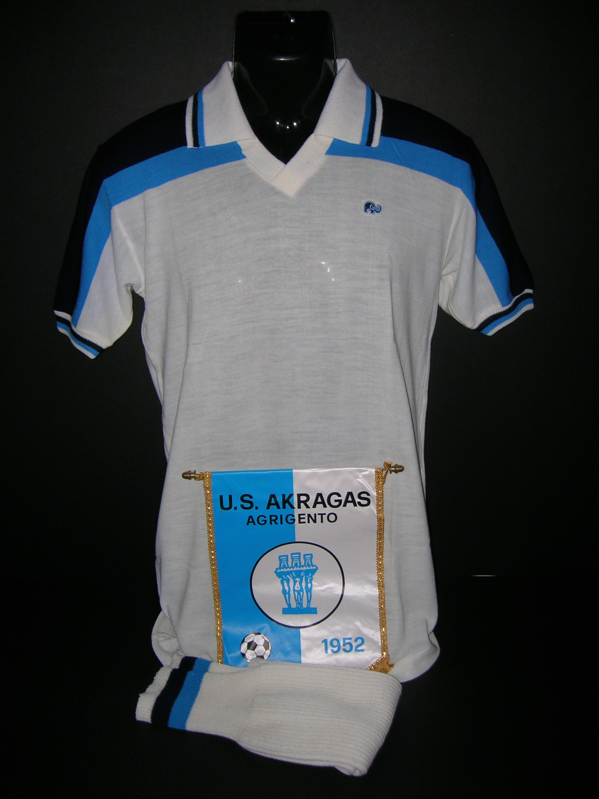 Akragas calcio1977  n. 2 indossata da La Mantia Giuseppe  A-385